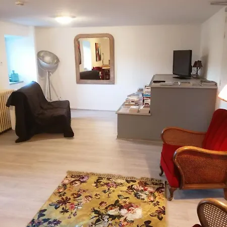 Le Relais De La Fontaine Échandelys